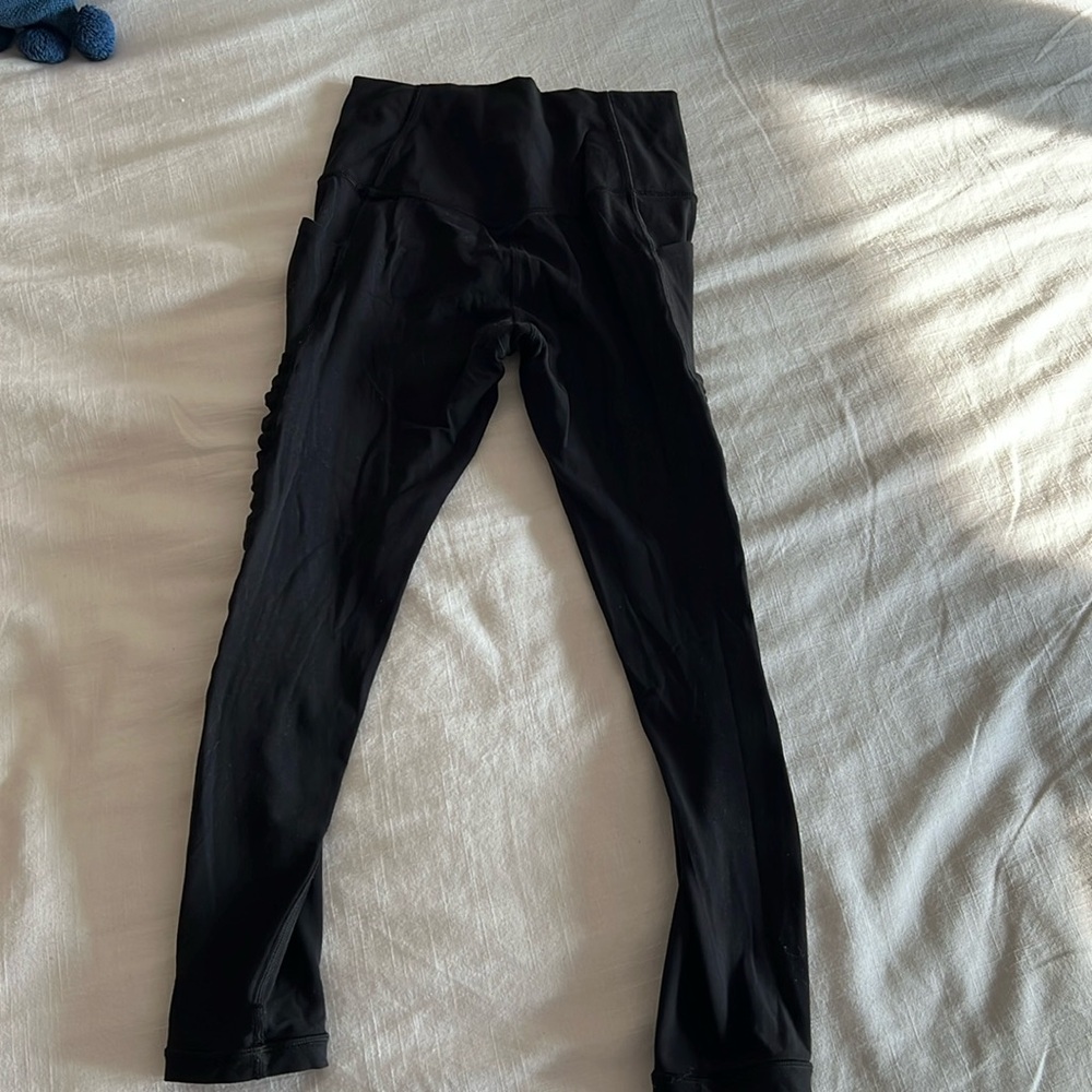 Athleta salutation 7/8 tight in power it’s legging with side design black
